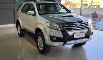 Toyota Hilux SW4 4×4 SR full