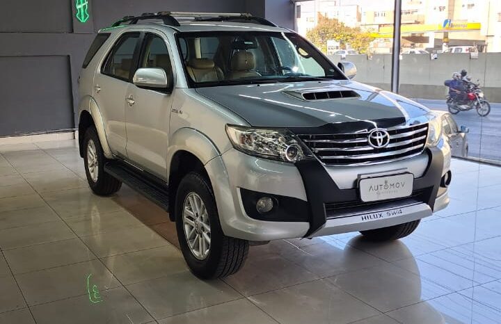 Toyota Hilux SW4 4×4 SR full