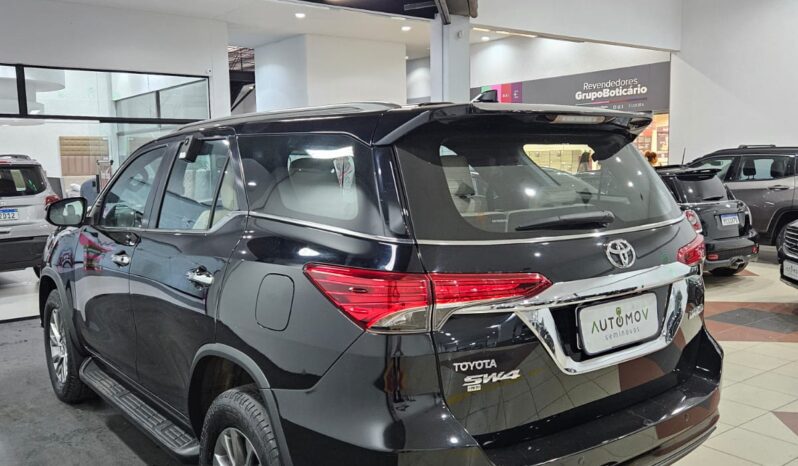 Toyota Hilux SW4 7 lugares full