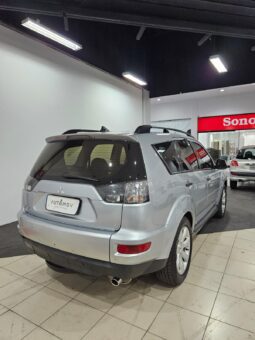 Mitsubishi Outlander 2.0 full