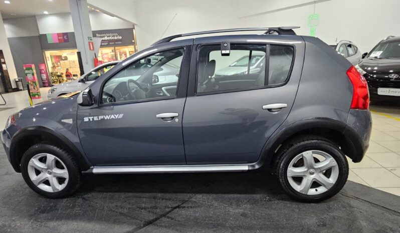 Renault Sandero 1.6 Stepway full