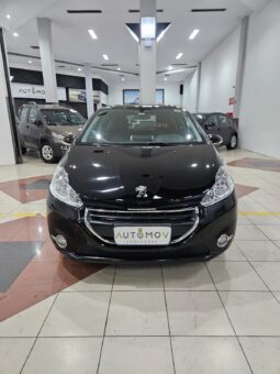Peugeot 208 1.5 full