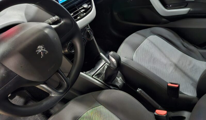 Peugeot 208 1.5 full