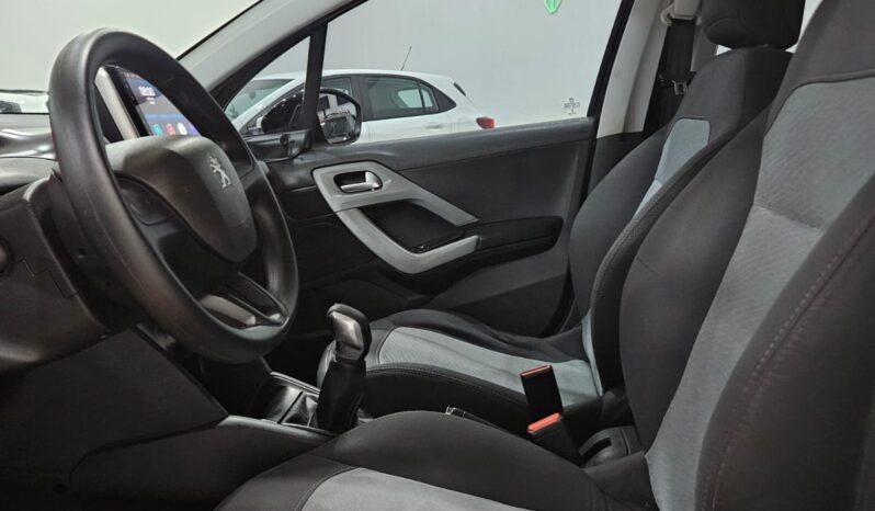 Peugeot 208 1.5 full