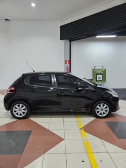 Peugeot 208 1.5 full