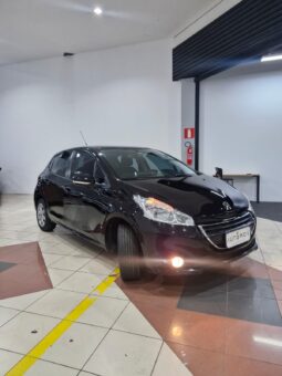 Peugeot 208 1.5 full
