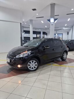 Peugeot 208 1.5 full