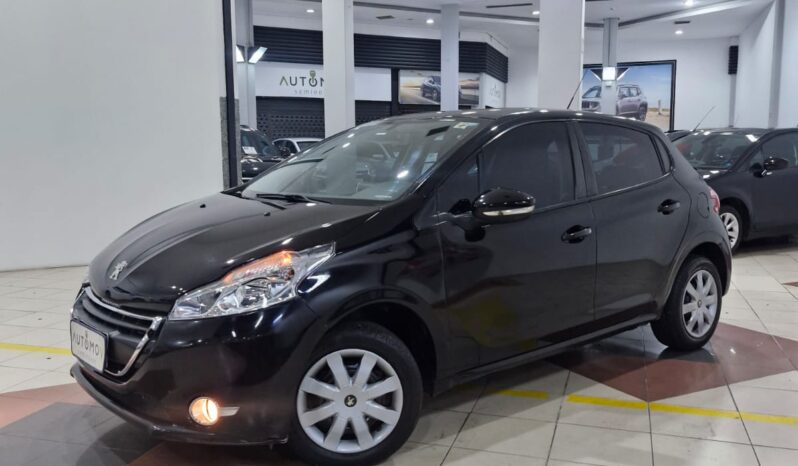 Peugeot 208 1.5 full