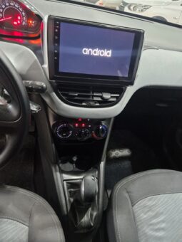 Peugeot 208 1.5 full