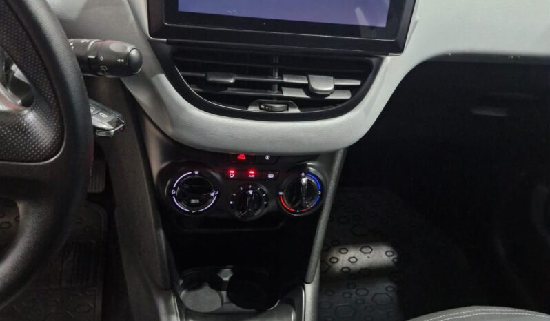 Peugeot 208 1.5 full