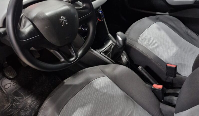 Peugeot 208 1.5 full