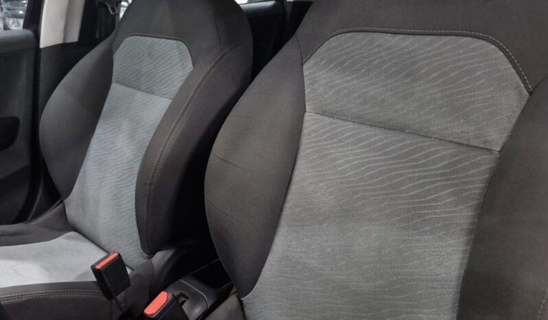 Peugeot 208 1.5 full