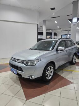 Mitsubishi Outlander 2.0 full