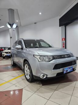 Mitsubishi Outlander 2.0 full