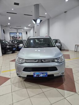 Mitsubishi Outlander 2.0 full