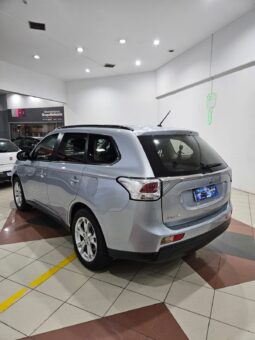 Mitsubishi Outlander 2.0 full