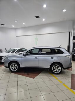 Mitsubishi Outlander 2.0 full