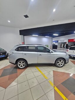 Mitsubishi Outlander 2.0 full