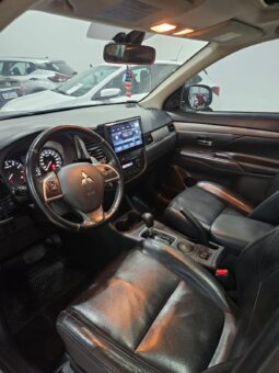 Mitsubishi Outlander 2.0 full