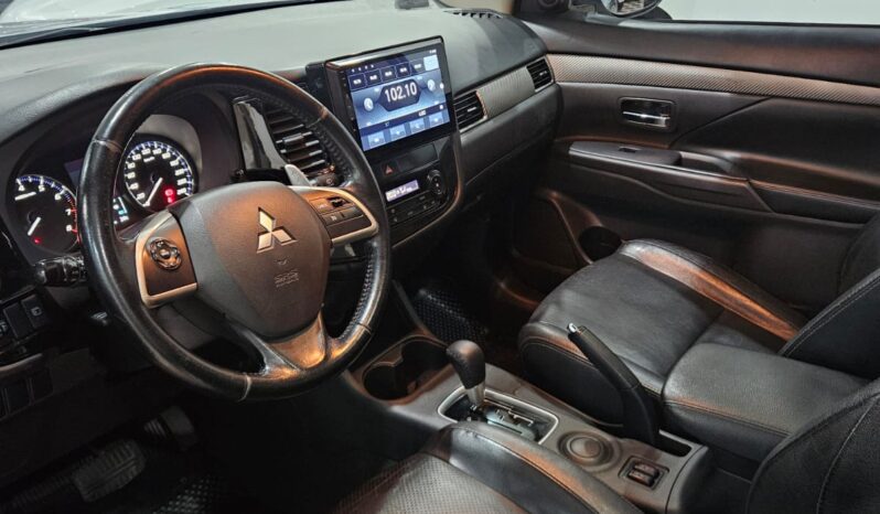 Mitsubishi Outlander 2.0 full