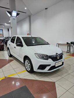 Renault Logan 1.0 full