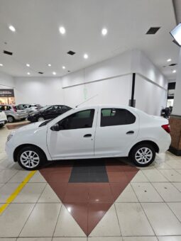 Renault Logan 1.0 full