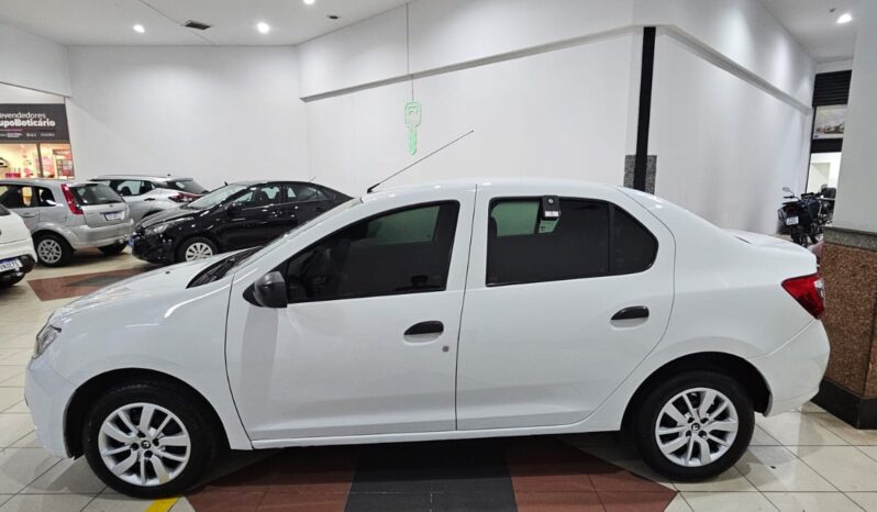 Renault Logan 1.0 full