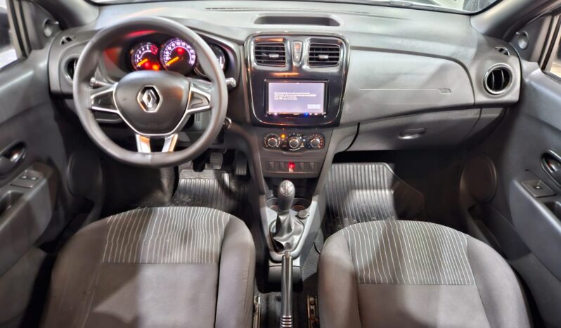 Renault Logan 1.0 full