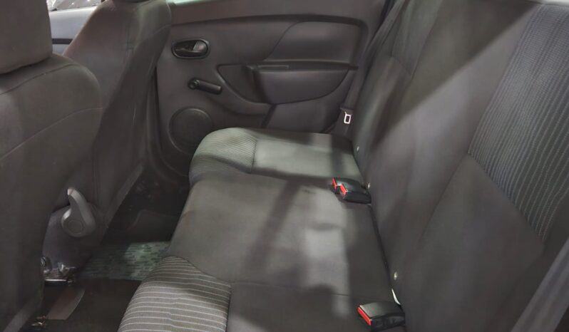 Renault Logan 1.0 full