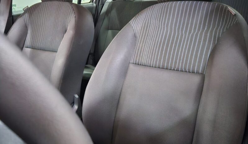 Renault Logan 1.0 full