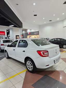 Renault Logan 1.0 full