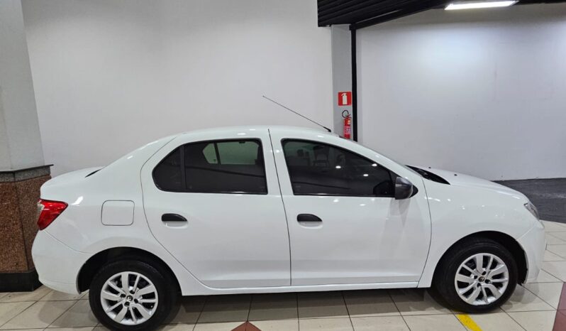 Renault Logan 1.0 full