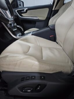 Volvo XC-60 2.0 T5 full