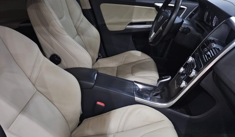 Volvo XC-60 2.0 T5 full