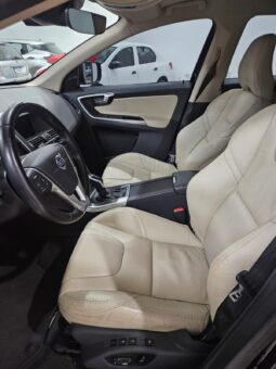 Volvo XC-60 2.0 T5 full