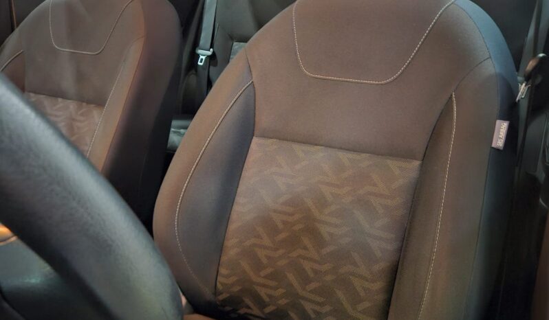 Nissan Kicks Active full