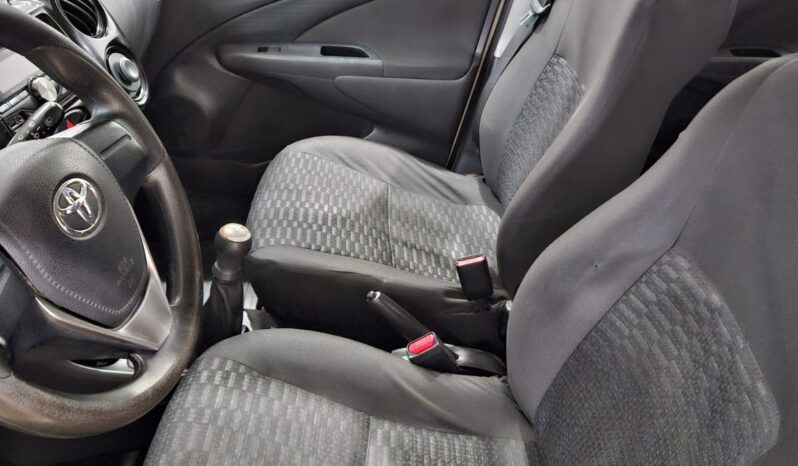 Toyota Etios 1.3 full