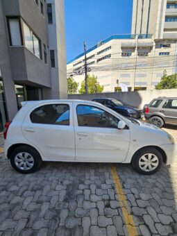 Toyota Etios 1.3 full