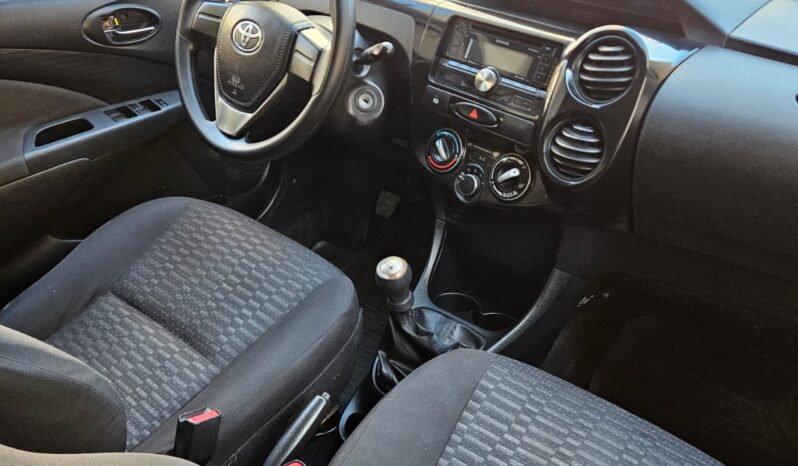 Toyota Etios 1.3 full