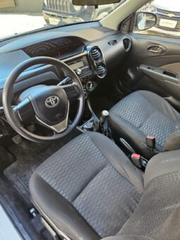 Toyota Etios 1.3 full